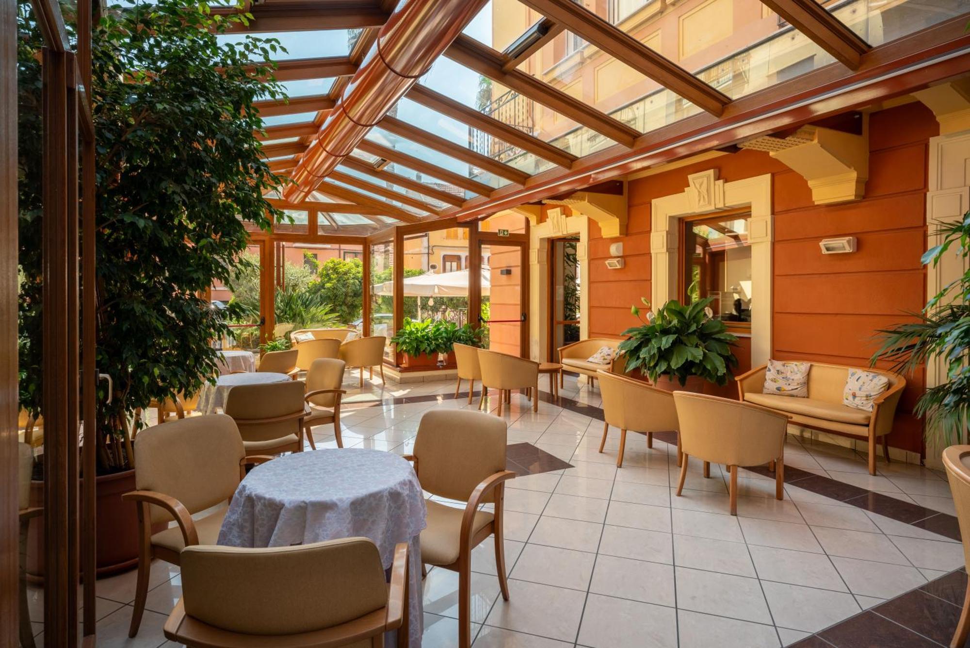 Hotel Careni Villa Italia Finale Ligure Exterior photo