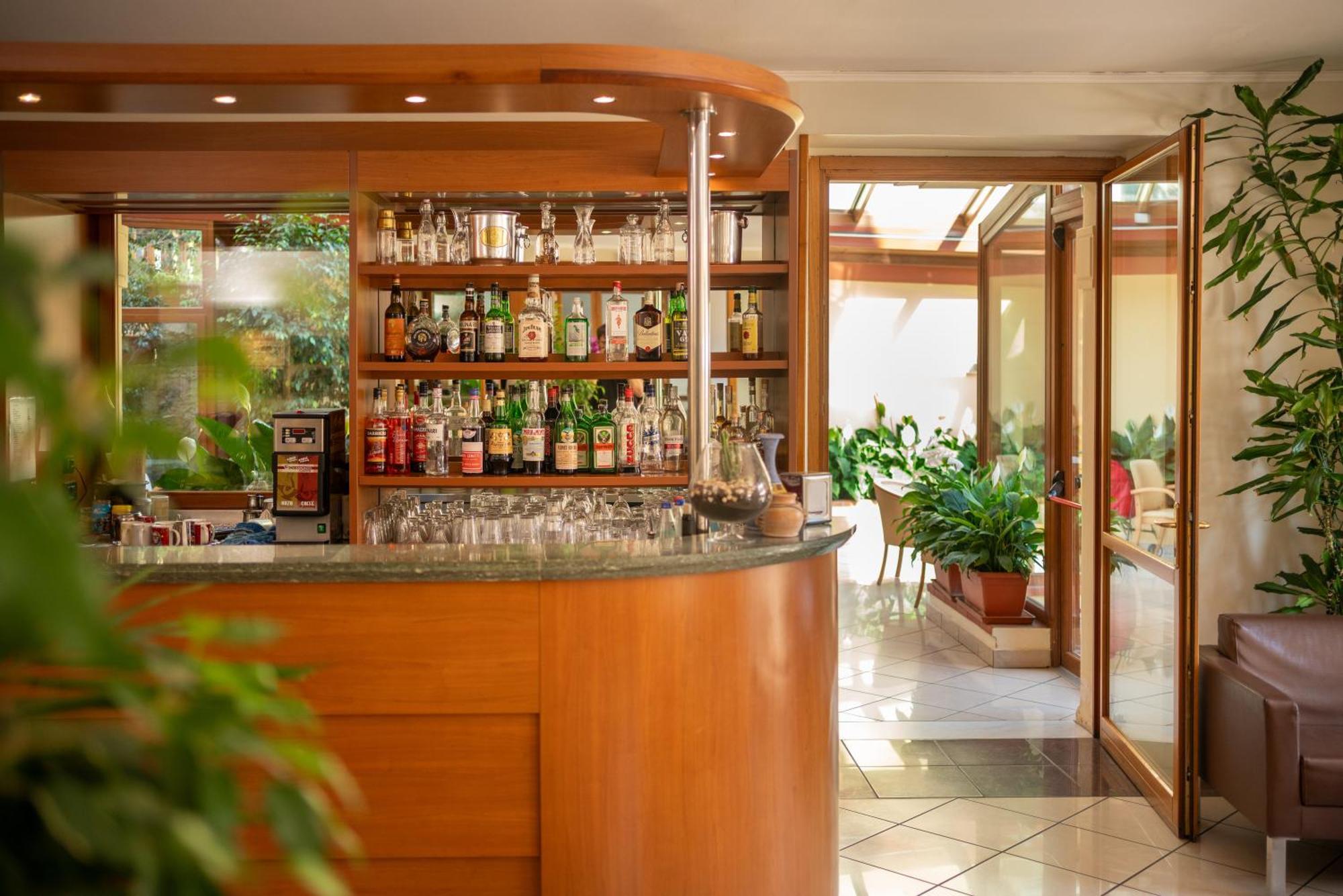 Hotel Careni Villa Italia Finale Ligure Exterior photo