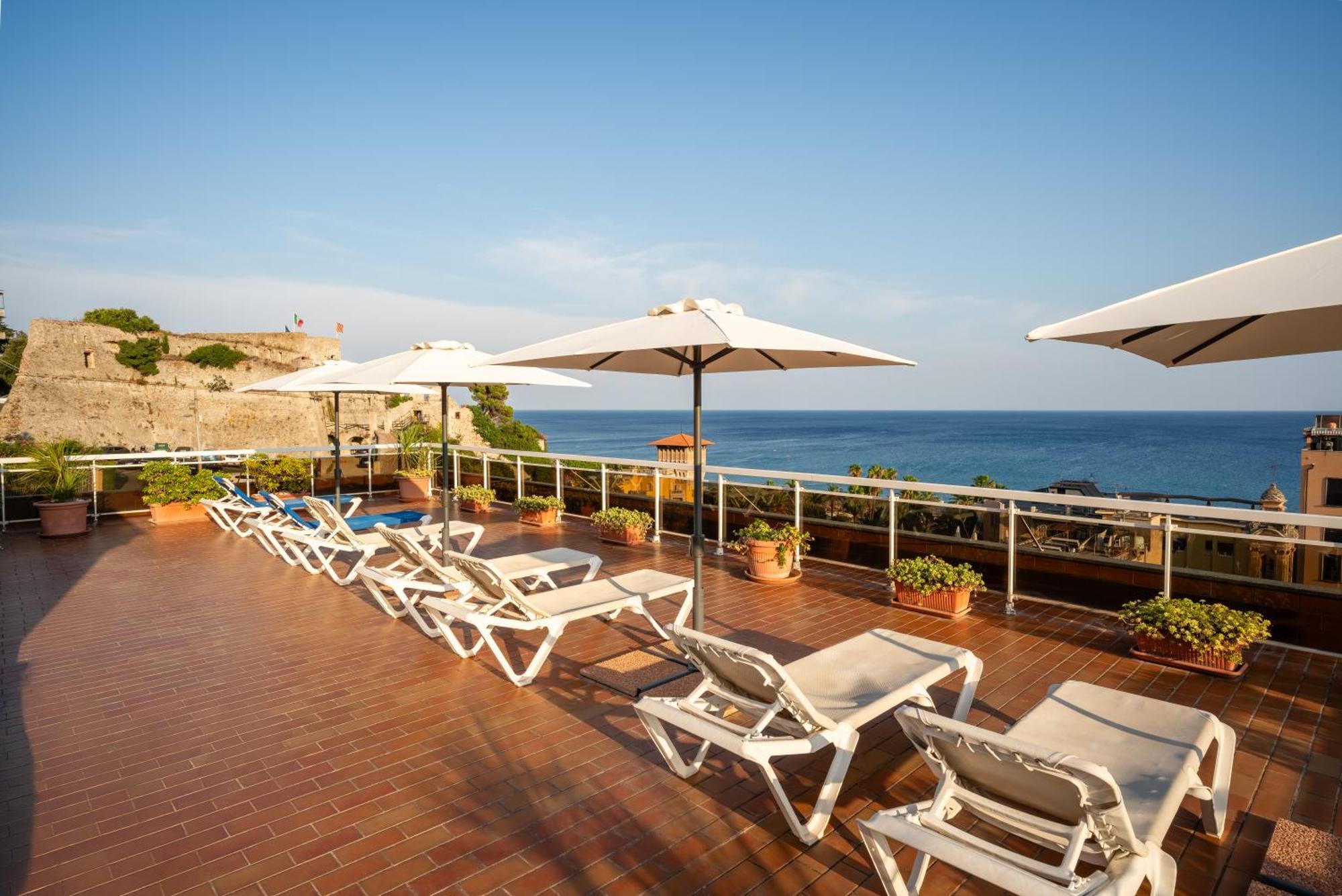 Hotel Careni Villa Italia Finale Ligure Exterior photo